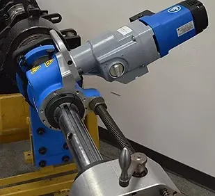 Horizontální vyvrtávačka Climax BB5000 při obrábění díry.